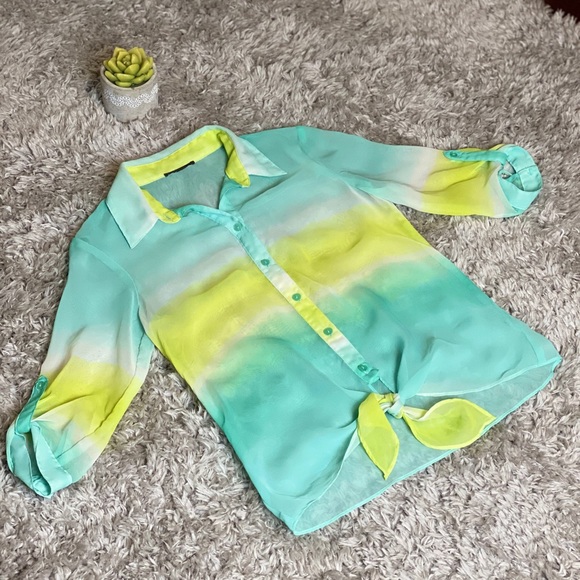 Ombré Button Down Top - Picture 11 of 16